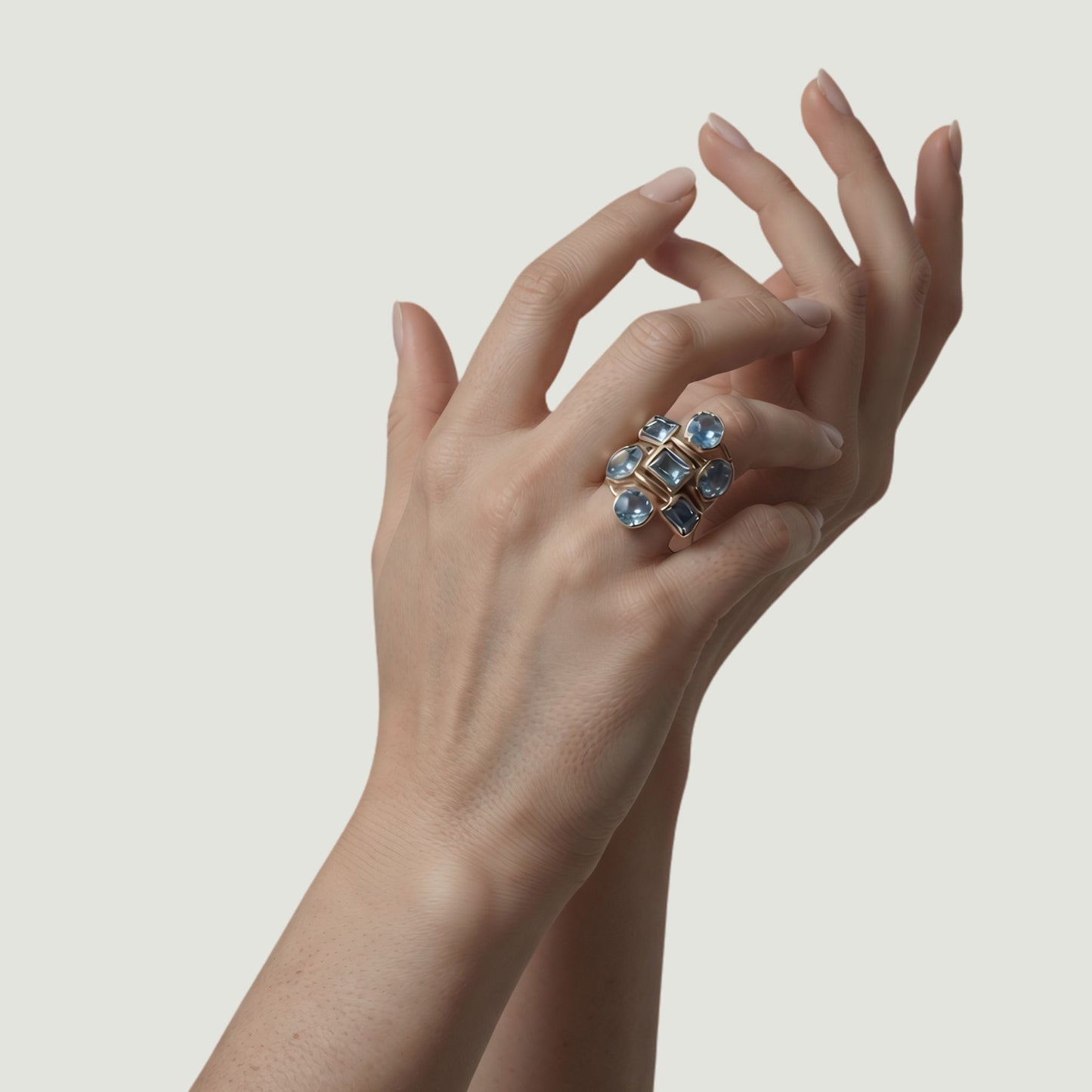 Bague dorée à l'or fin et pierres Topaze bleue - Louisa