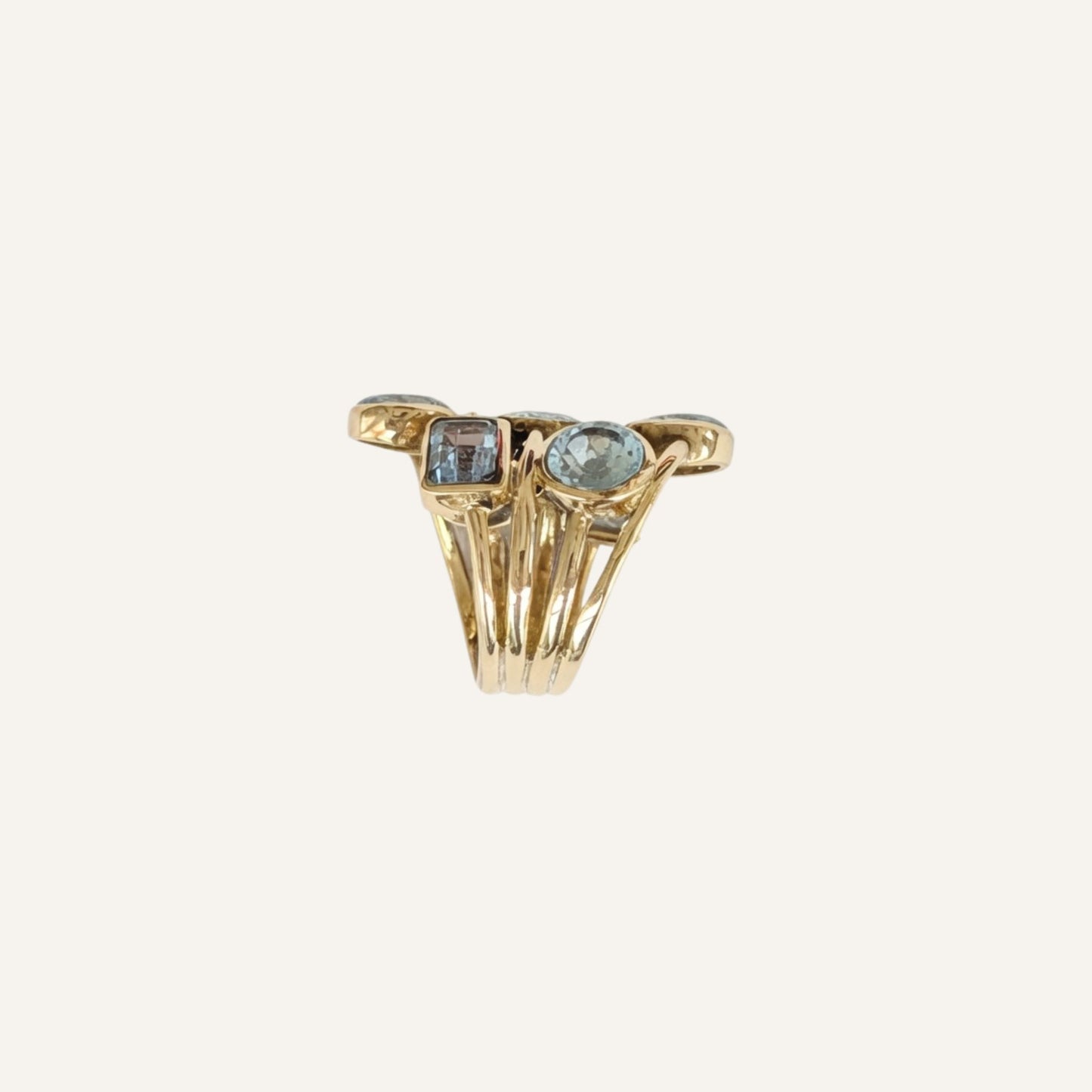 Bague dorée à l'or fin et pierres Topaze bleue - Louisa