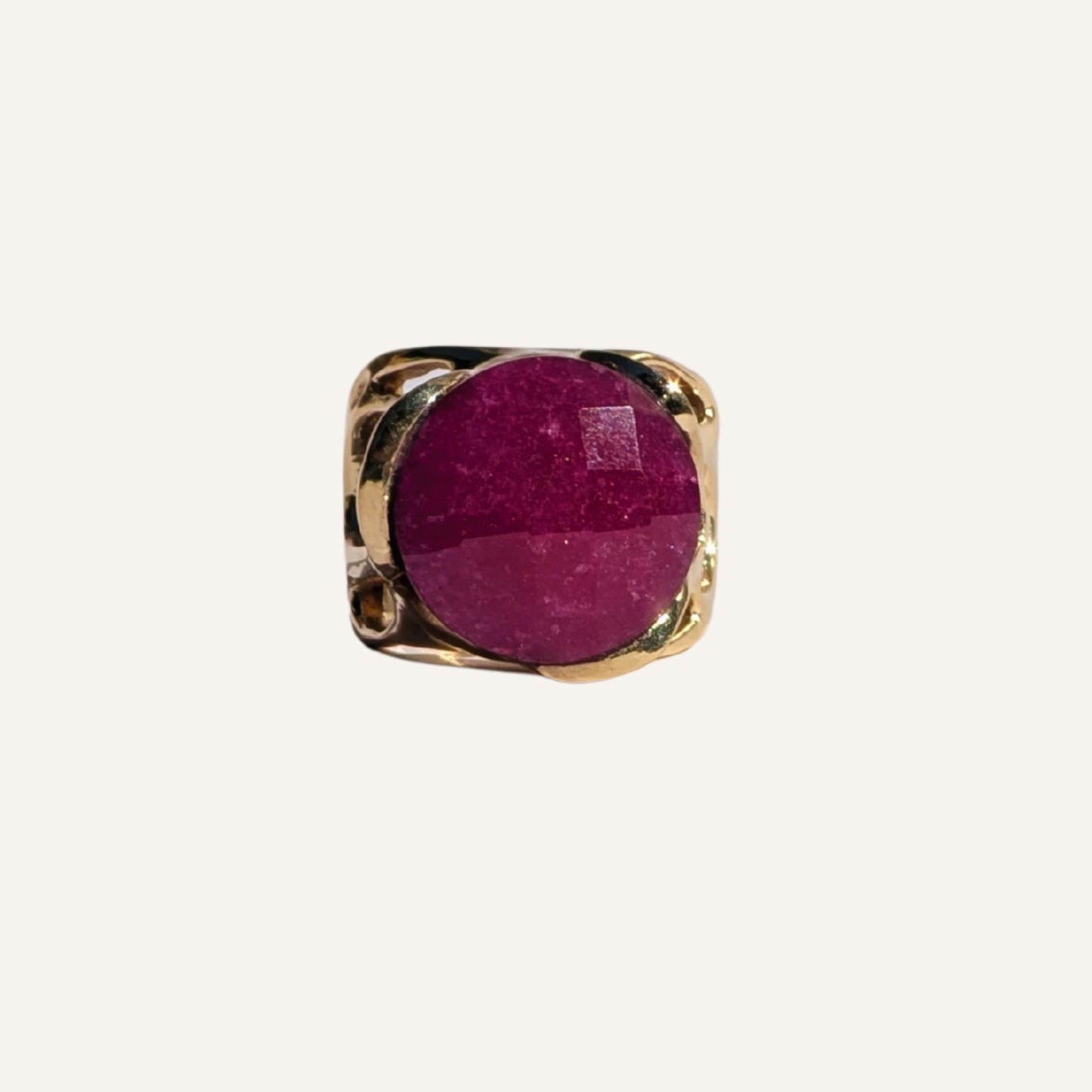 Bague sculpturale en laiton doré avec grosse pierre Rubis rose - Big Eye
