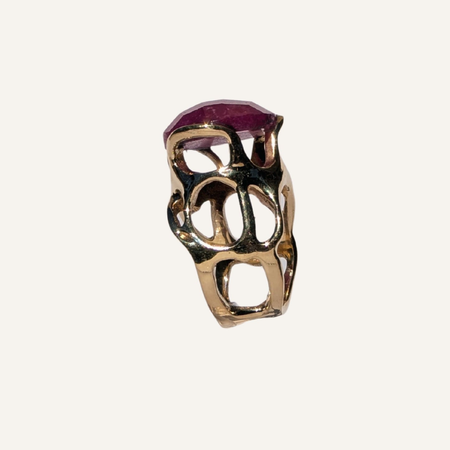 Bague sculpturale en laiton doré avec grosse pierre Rubis rose - Big Eye