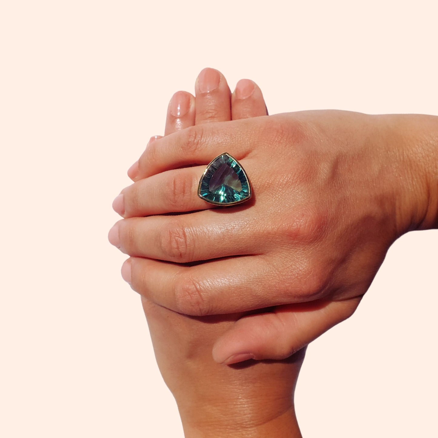 Bague fine avec pierre naturelle Apatite verte - Pop Triangle