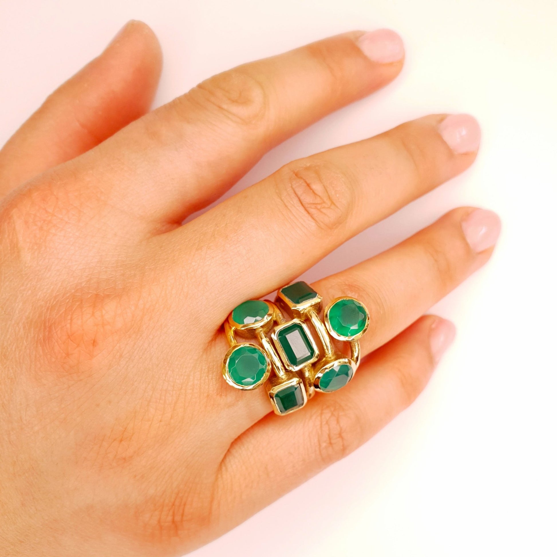 Bague dorée à l'or fin et pierres Onyx vert - Louisa-Marialla-Bijoux